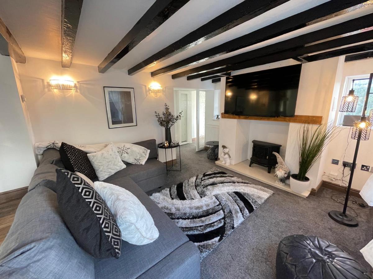 Tollgate House - Luxury Cozy Cottage - Huge Hot Tub - Alton Towers Cheadle  Exteriér fotografie
