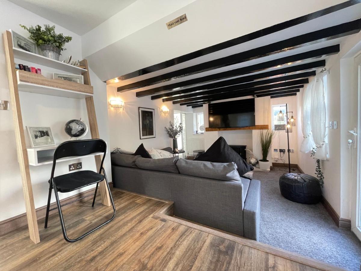 Tollgate House - Luxury Cozy Cottage - Huge Hot Tub - Alton Towers Cheadle  Exteriér fotografie